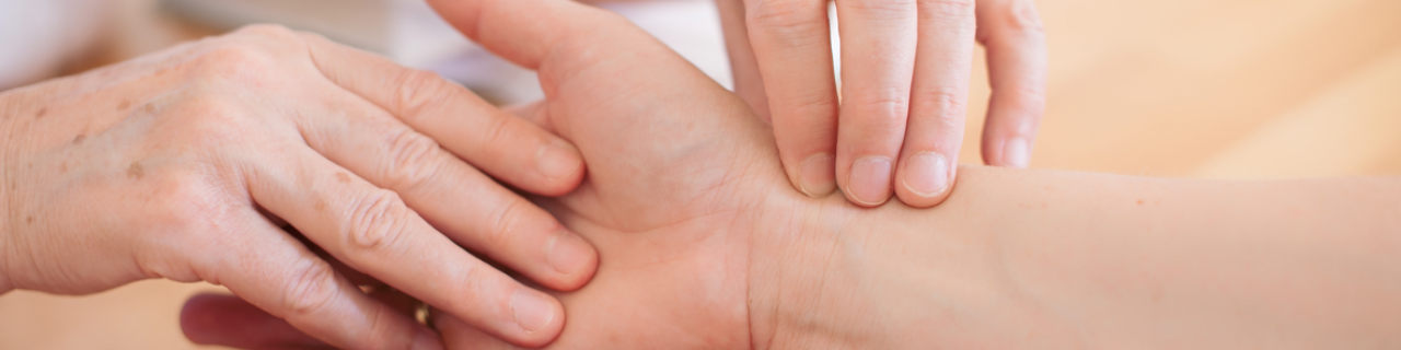 Stimmungsbild Puls messen Hand